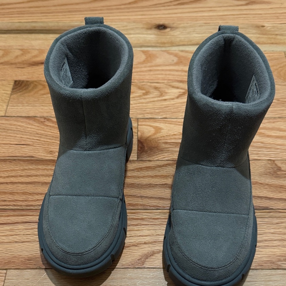 Sorel Women’s Gray Suede Boots